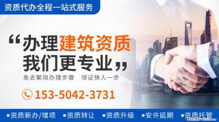 侯勇只身现身酒局，身材壮硕丝毫不输年轻人，45块钱一包烟好朴实
