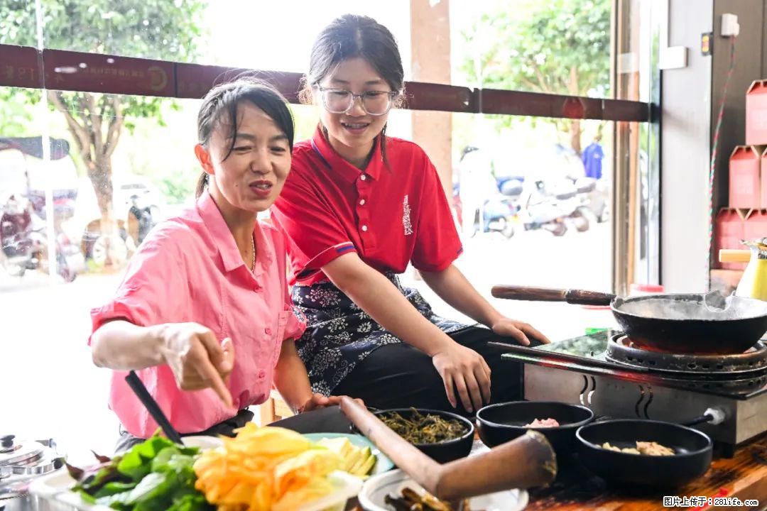 全网追的“扁担女孩”，找了一份暑假工，时薪12元 - 贵阳生活资讯 - 贵阳28生活网 gy.28life.com